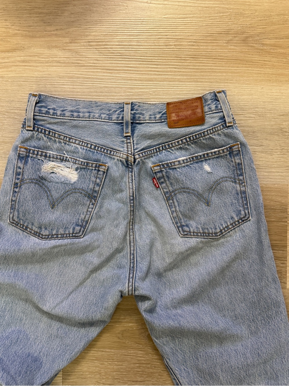 Levi’s 501 Ripped Light Wash Straight Jeans W27 L30 - Picture 8 of 9